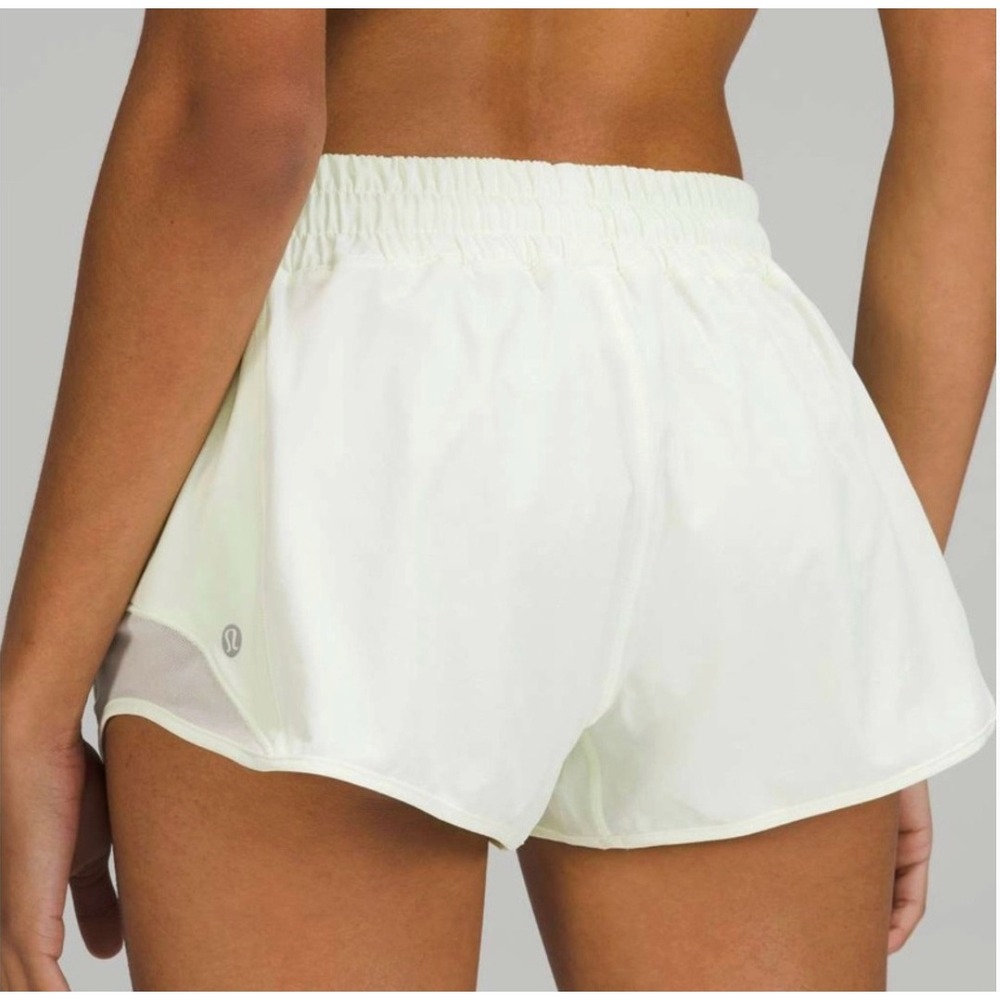 Lululemon Women's Hotty Hot Low-Rise Lined Short 2.5" in Elixir Size 4